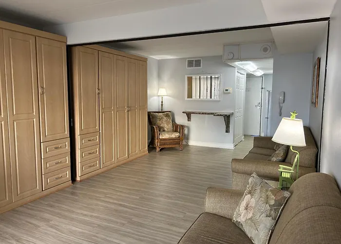 Direct Oceanfront With Balcony, Pool-parking-kitchenette Appartement